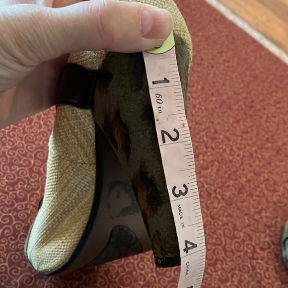 Super cute size 6 1/2 Naughty Monkey 4” heeled beige raffia lace up peep toes - Picture 14 of 16